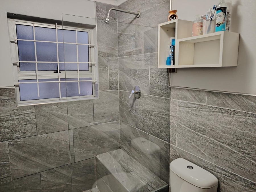 To Let 2 Bedroom Property for Rent in Goodwood Estate Western Cape